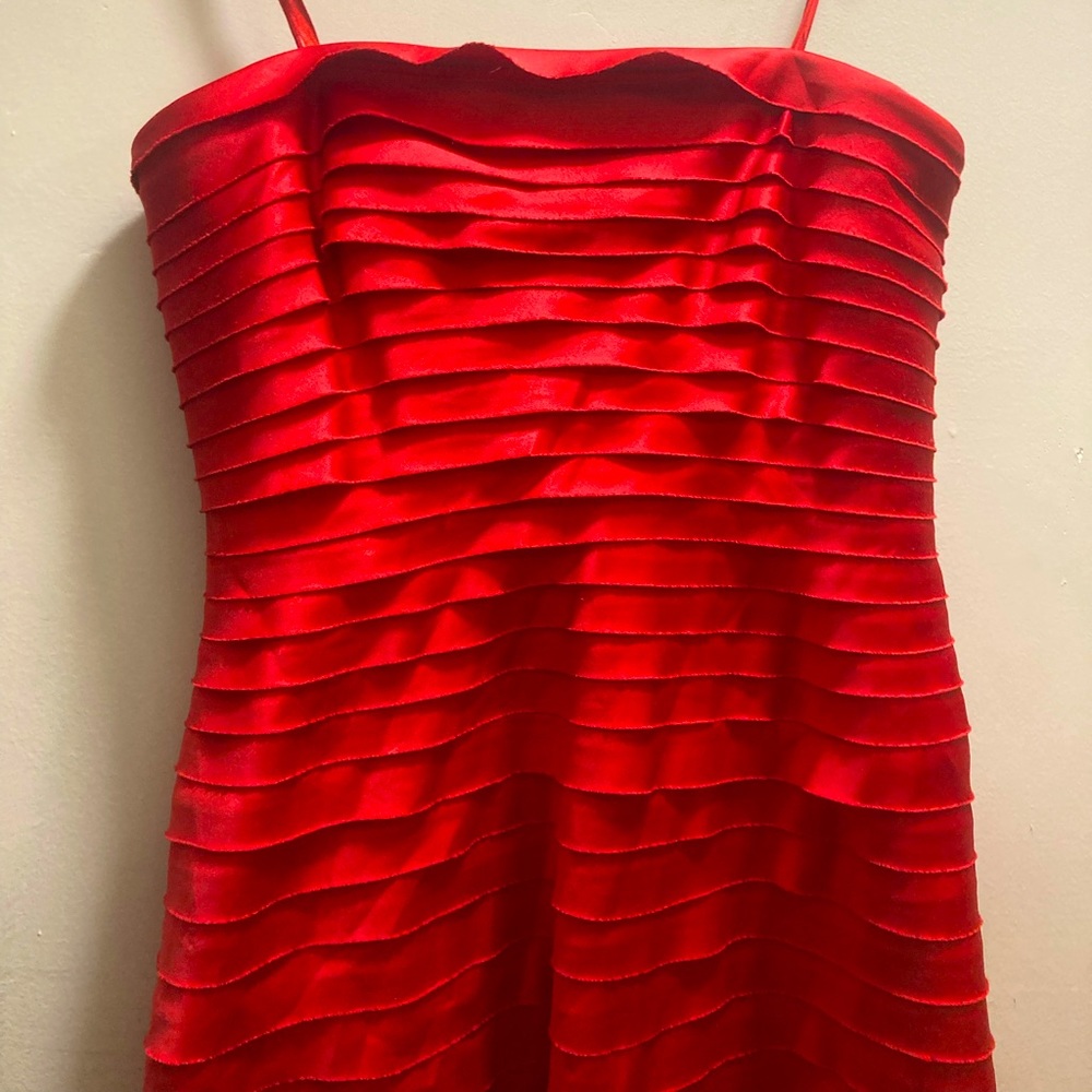 Red Adrianna Papell Mini Dress. US size 10. Slightly worn.